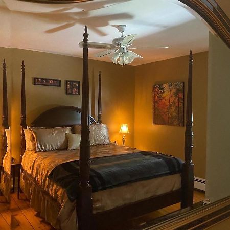Toba'S Bed & Breakfast Lunenburg Buitenkant foto