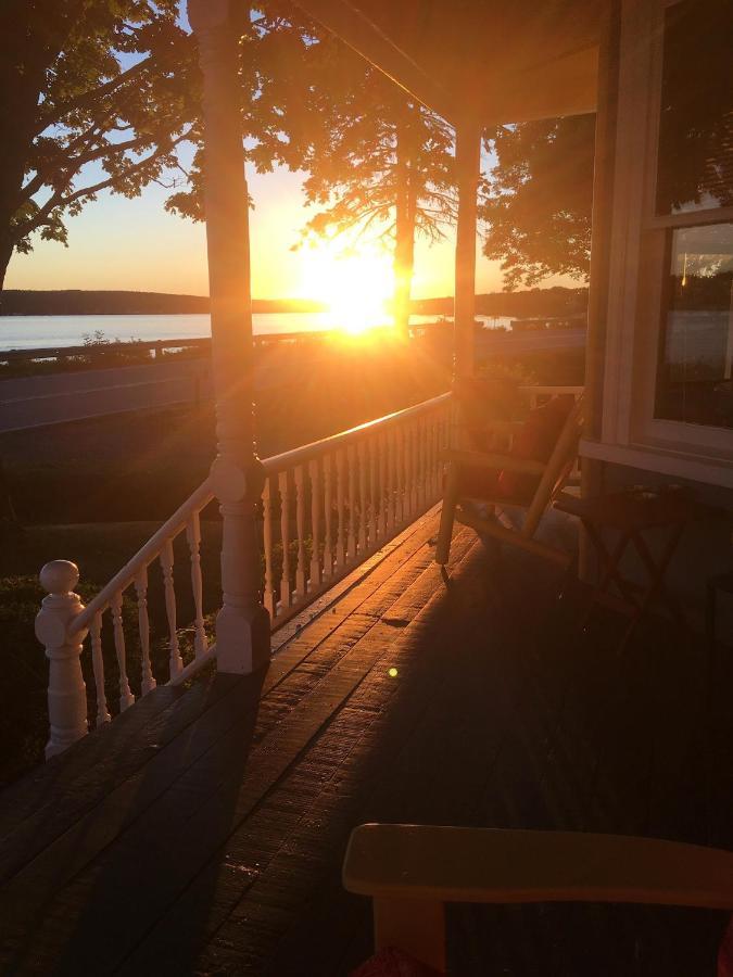 Toba'S Bed & Breakfast Lunenburg Buitenkant foto