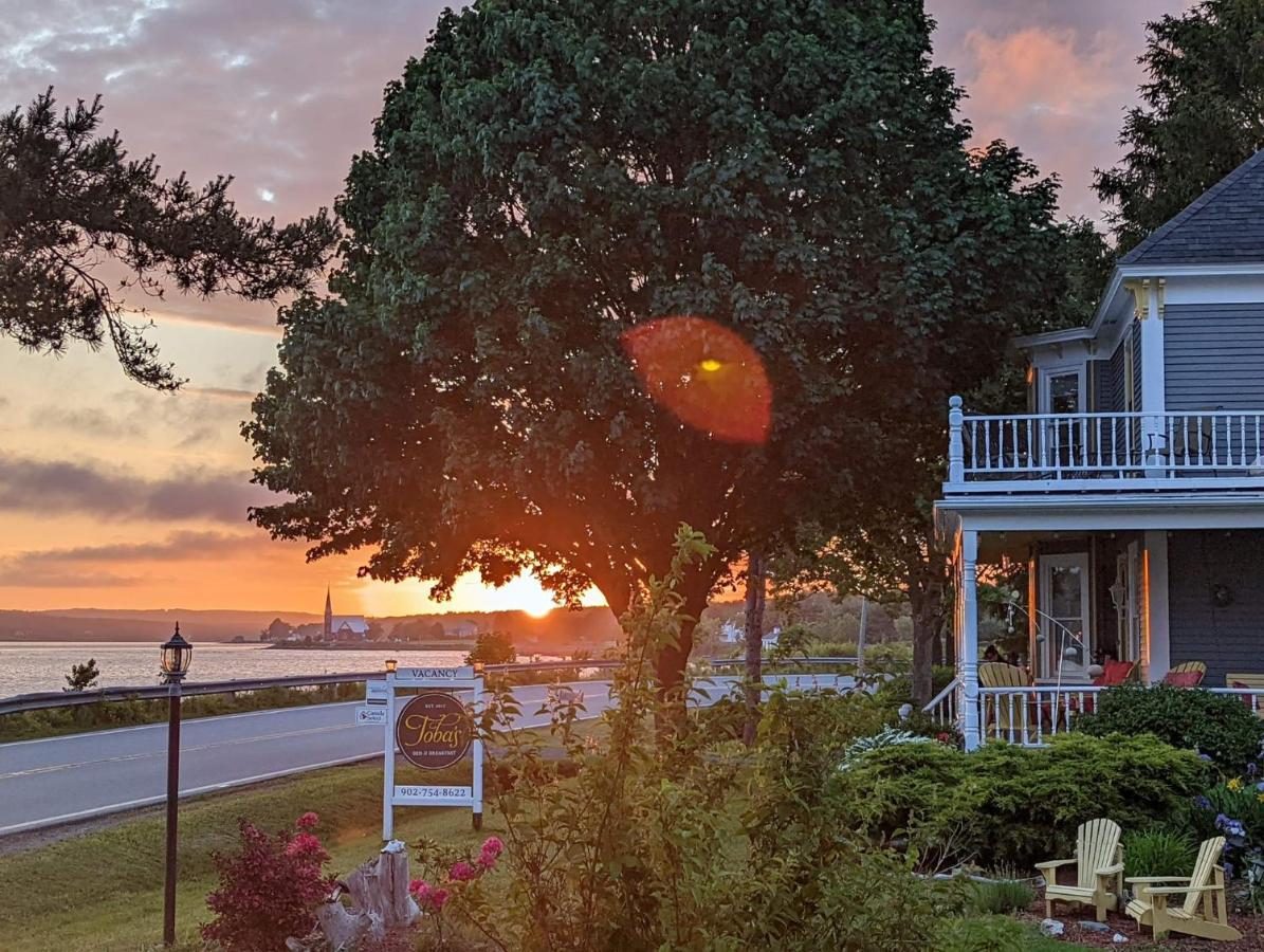 Toba'S Bed & Breakfast Lunenburg Buitenkant foto