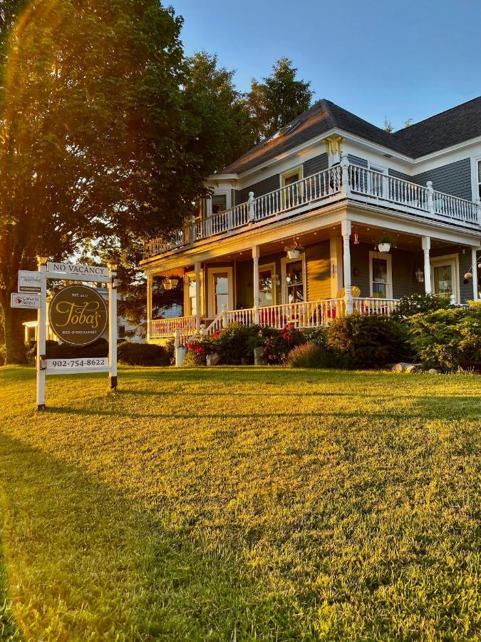 Toba'S Bed & Breakfast Lunenburg Buitenkant foto