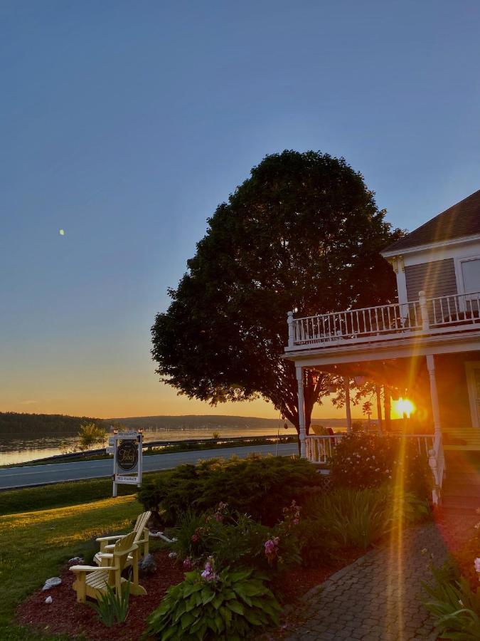 Toba'S Bed & Breakfast Lunenburg Buitenkant foto