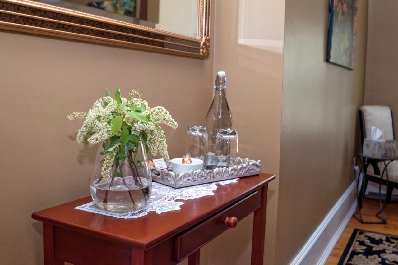 Toba'S Bed & Breakfast Lunenburg Buitenkant foto