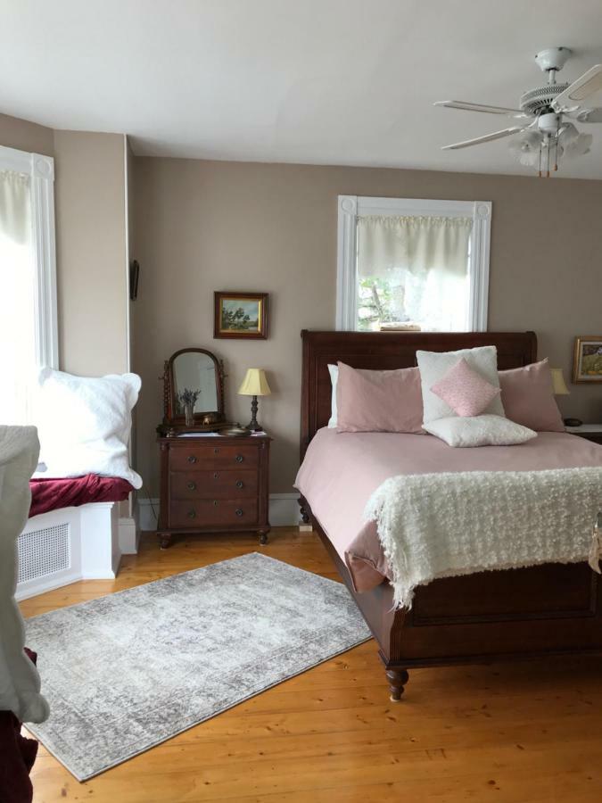 Toba'S Bed & Breakfast Lunenburg Buitenkant foto
