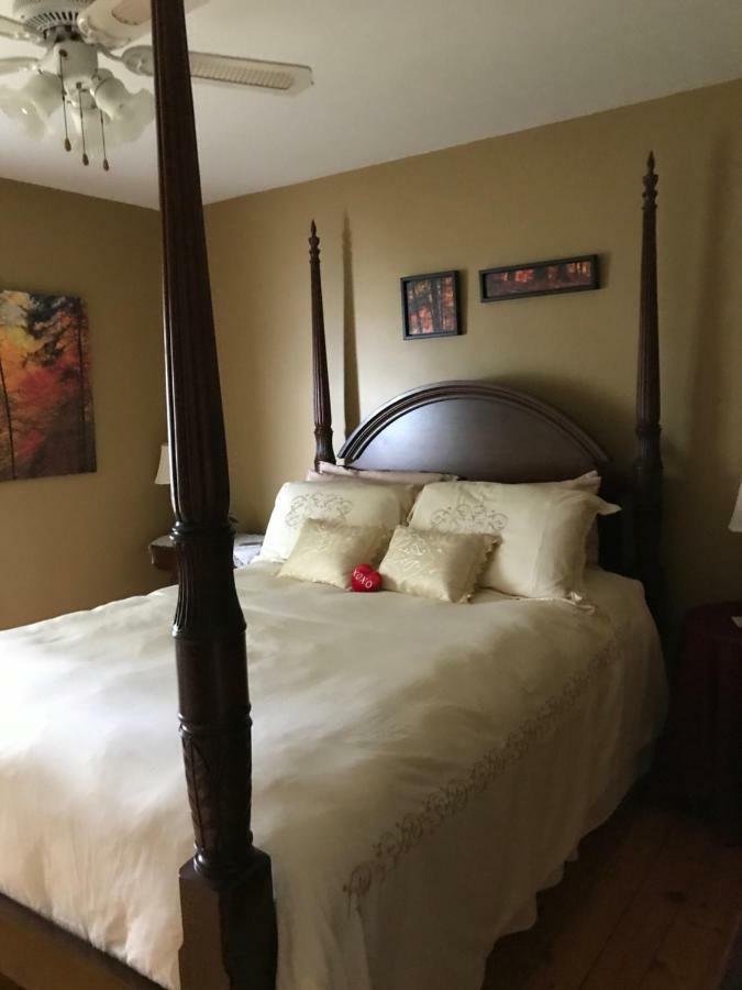 Toba'S Bed & Breakfast Lunenburg Buitenkant foto